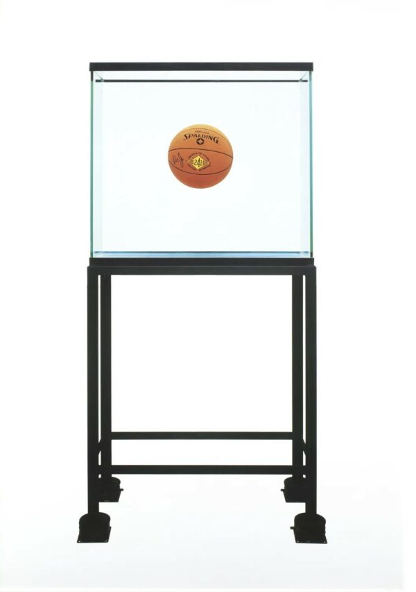 Jeff KOONS (Né en 1955)   One Ball Total Equilibrium Tank (Spalding Dr J 241 Series), 1995.